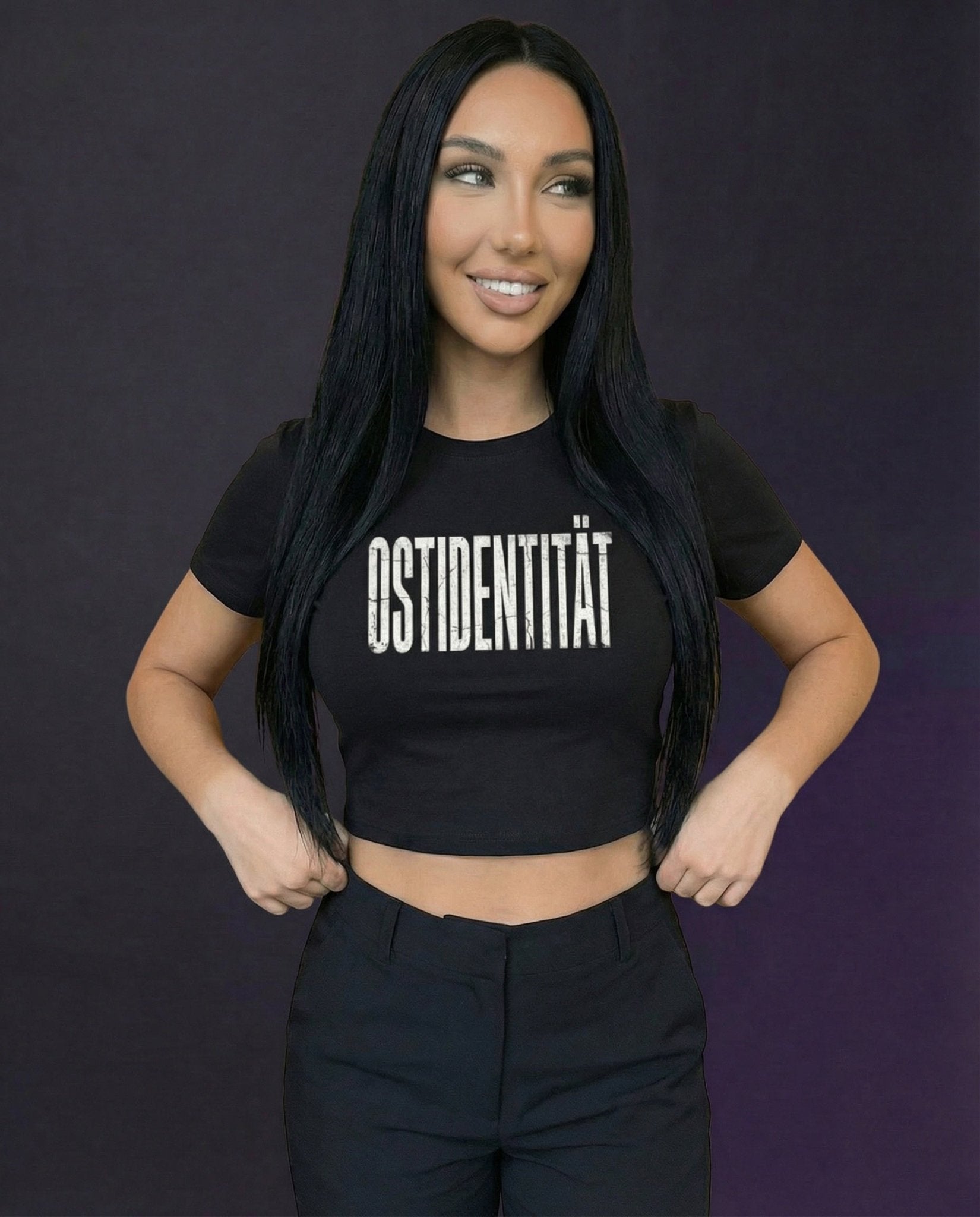 OSTIDENTITÄT - CROOPED TEE - Hardtekk