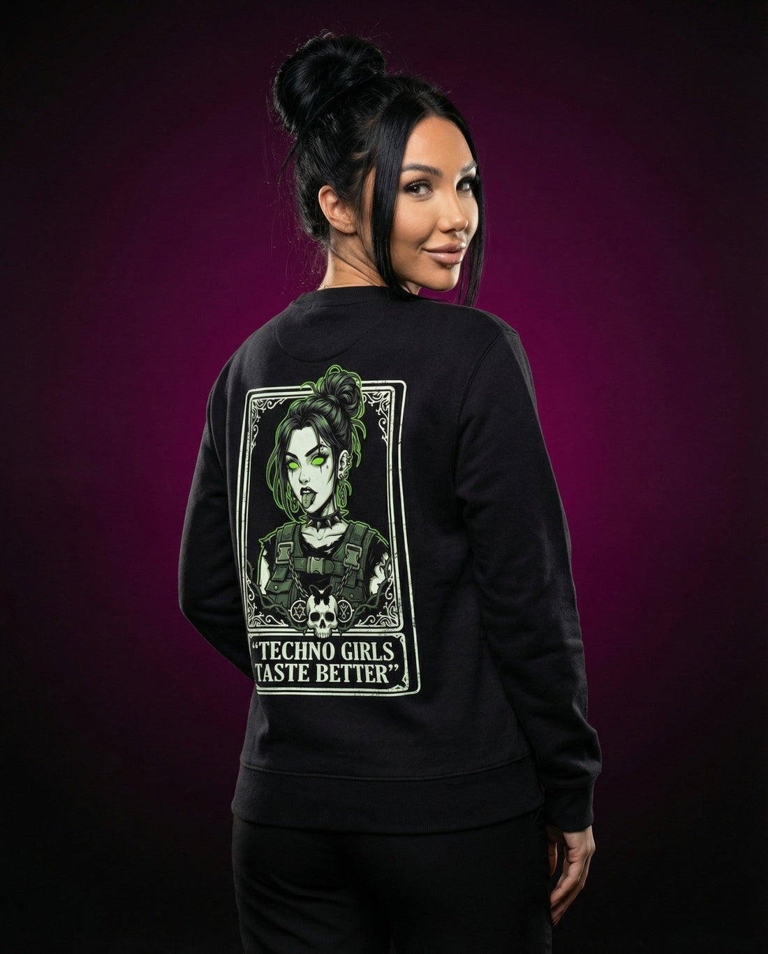 TECHNO GIRLS TASTE BETTER - PREMIUM ORGANIC SWEATSHIRT | HARDTEKK.DE - Street & Clubwear